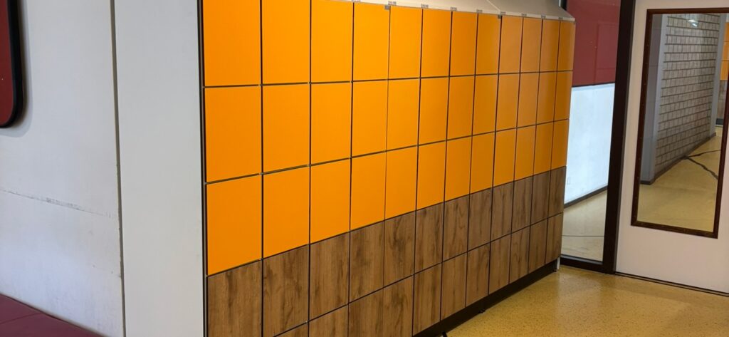 Elektronische lockers en zitbanken voor een scholengemeenschap in Zoetermeer